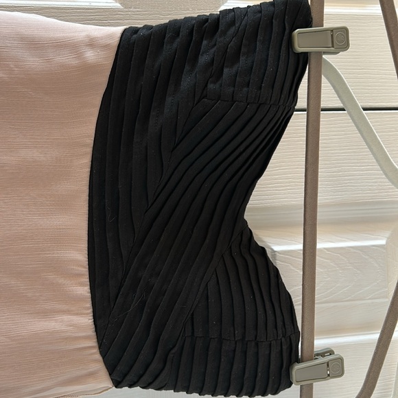 Strapless dress with multilayered sheer overlay - Picture 2 of 12